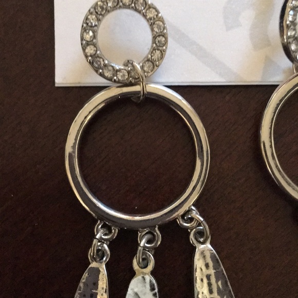 Guess Earrings - Picture 3 of 5